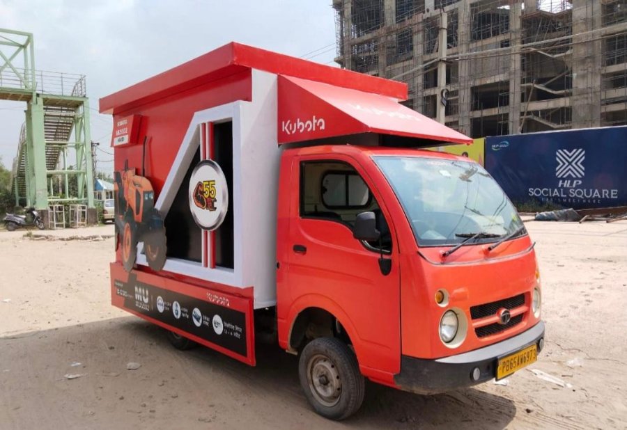 LED VAN ROAD SHOW (1)